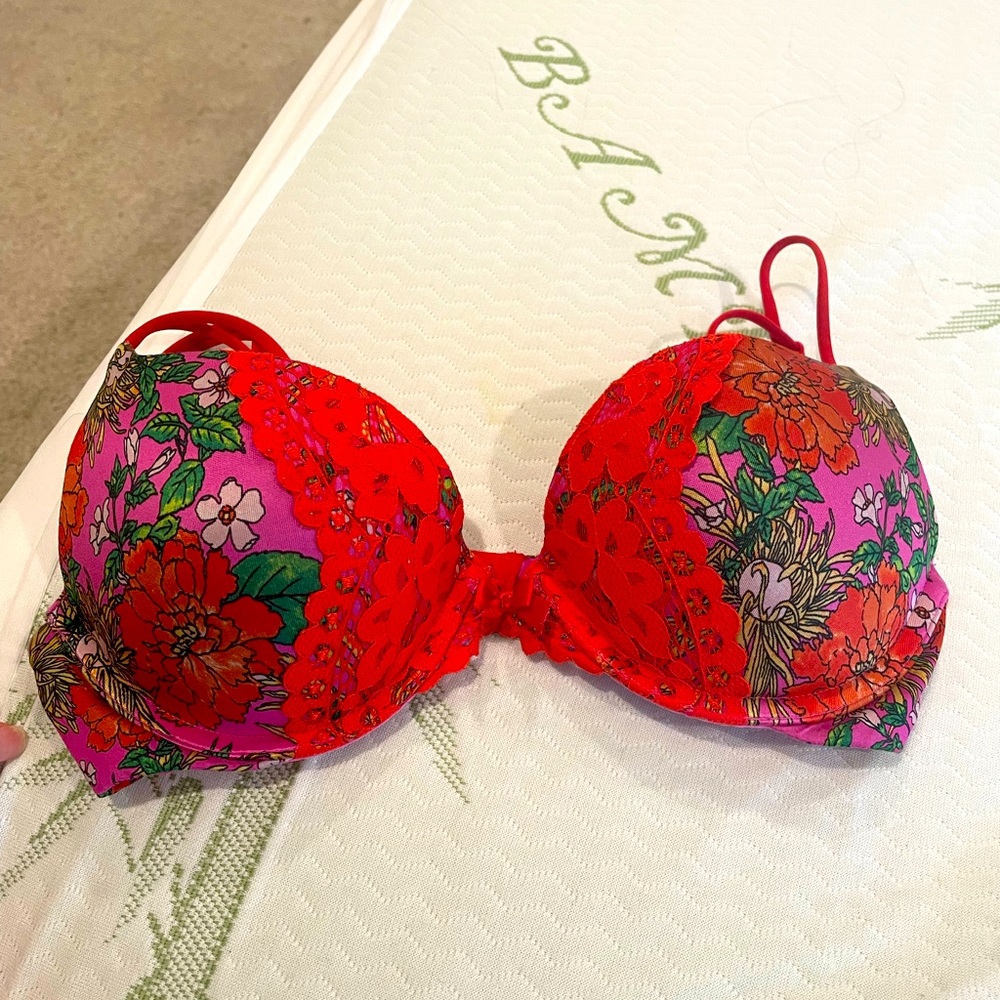 Victoria's Secret Y2K push up floral 32c bra